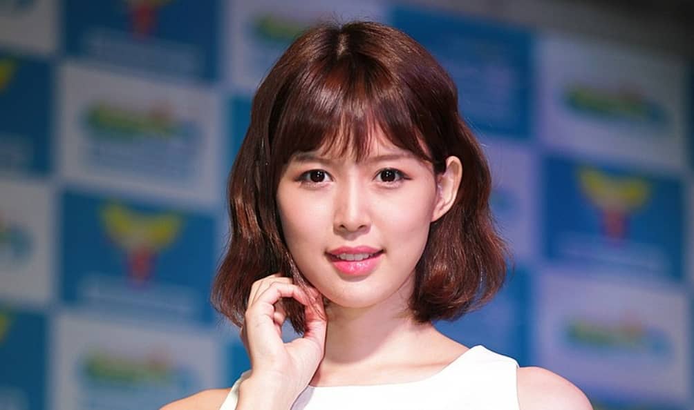 Foto Tsukasa Aoi – Senior yang Tetap Eksis