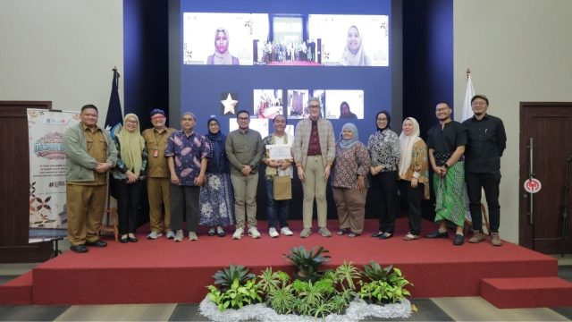 Gilang Muhammad Iqbal Juara Sayembara Desain Batik Khas Tangsel 2026 lewat Karya “Ming Galih Gaya”